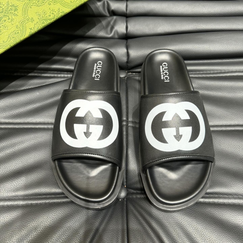 G*u*i slippers